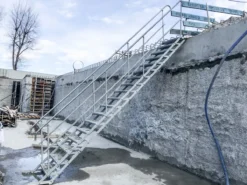 Bodtrappa 100cm 18 steg komplett 2 räcken<TLC