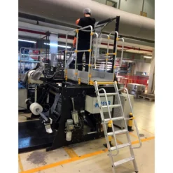 Industriplattform med trappa<SP PRO