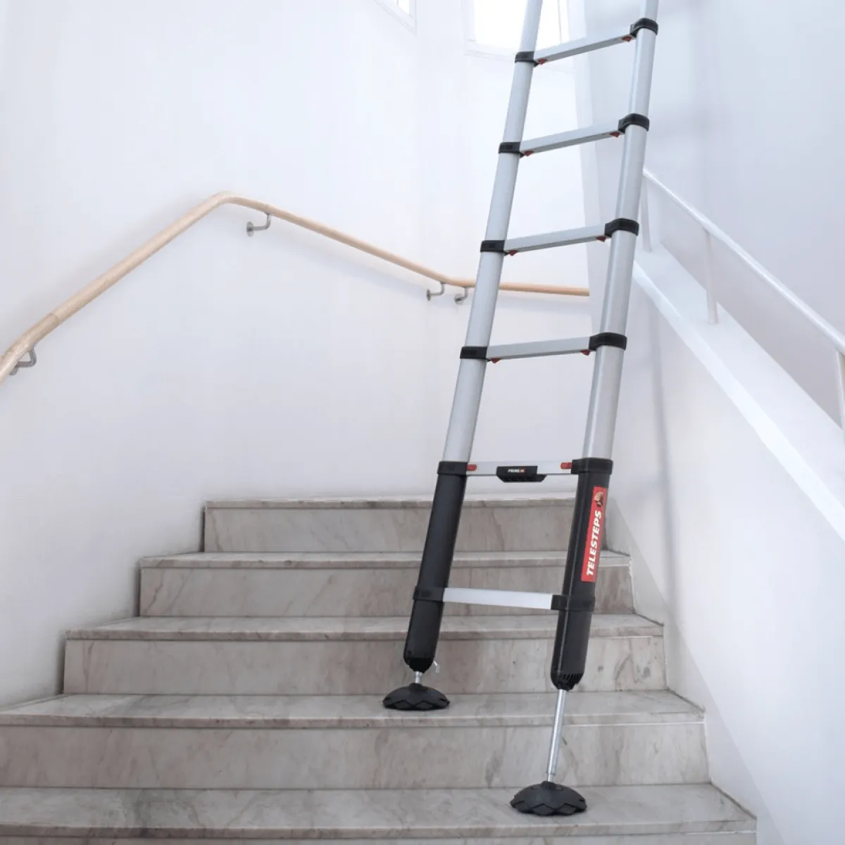 Justerbara säkerhetsfötter<Telesteps New